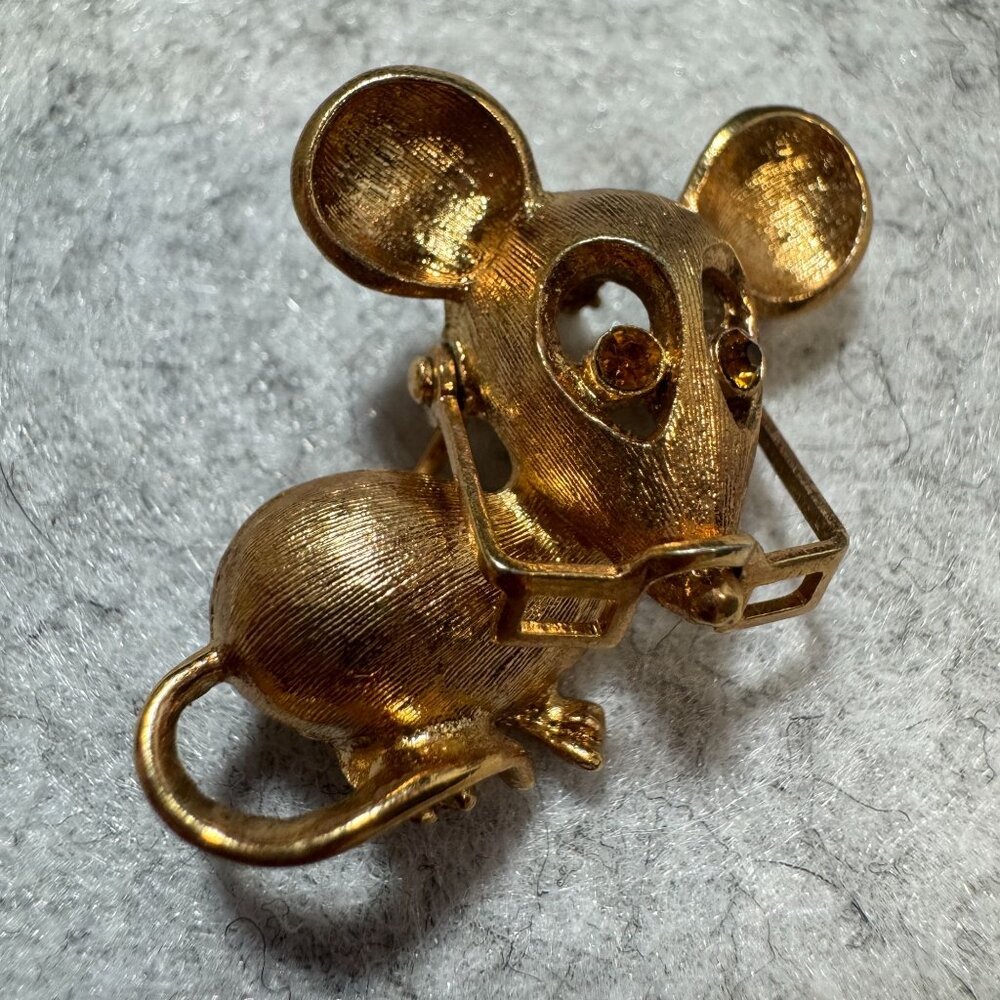 Vintage Avon Spectacular Mouse Brooch With Rhinestone Eyes  movable Glasses 1973